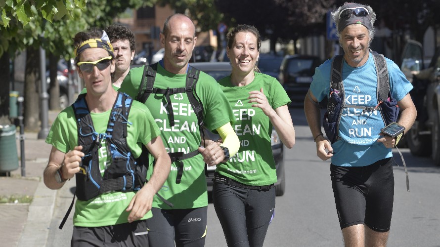 L'eco-runner di Alba Roberto Cavallo alla sua decima maratona per raccogliere i rifiuti 