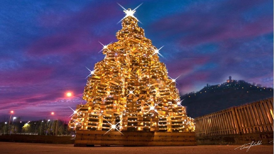 L Albero Di Natale Come Quello Di Santa Vittoria Facciamolo Con I Pallets Aiutando Anche L Ambiente Cuneocronaca It