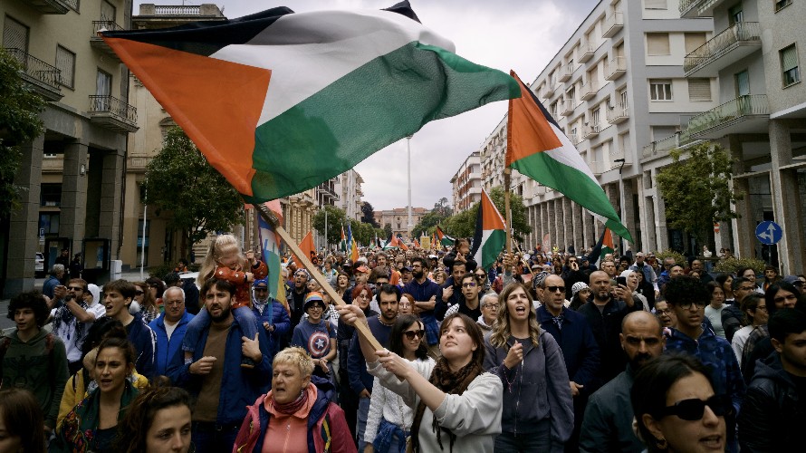 facciamo-rumore-per-la-palestina-in-duemila-per-le-strade-di-cuneo