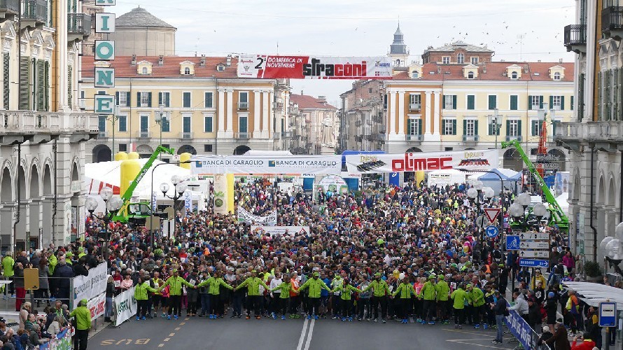 cuneo-torna-l-039-isola-del-volontariato-alla-straconi-17-associazioni-in-piazza-galimberti